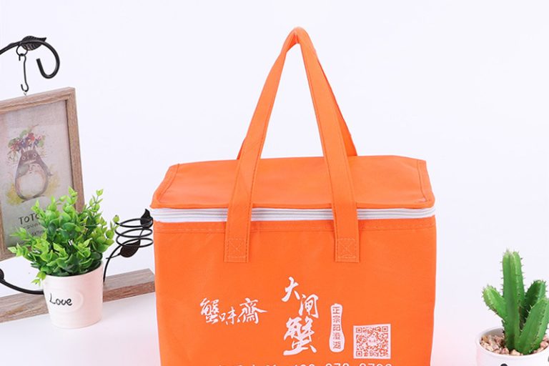 Boost brand recognition with custom food delivery bags (5)
