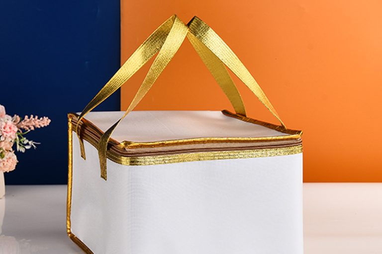 Custom cooler bags keep your brand cool anywhere (6)