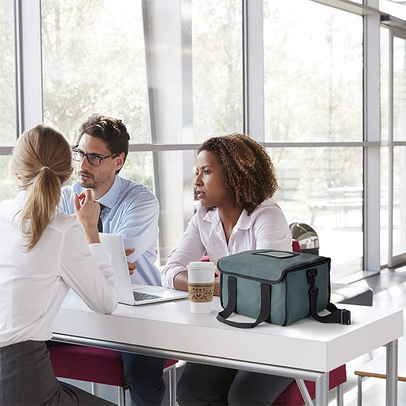 Custom food delivery bags where quality speaks volumes (4)