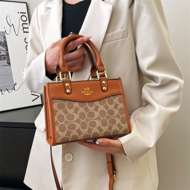 Custom tote bags for artists showcase your talent (2)