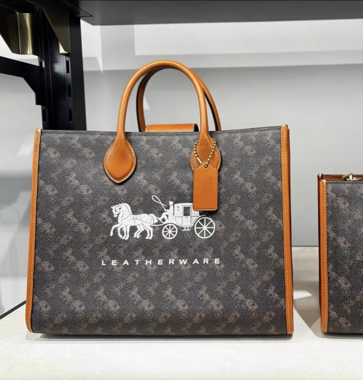 Custom tote bags for corporate gifts impress clients (3)