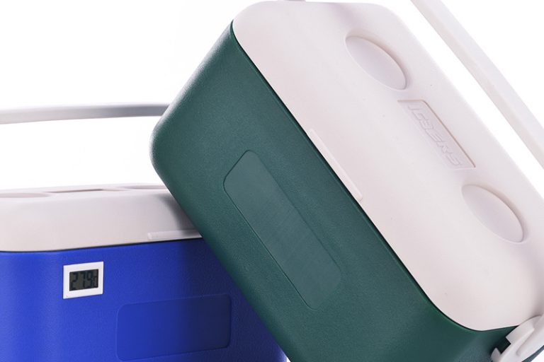 Design custom cooler bags and boxes today (2)