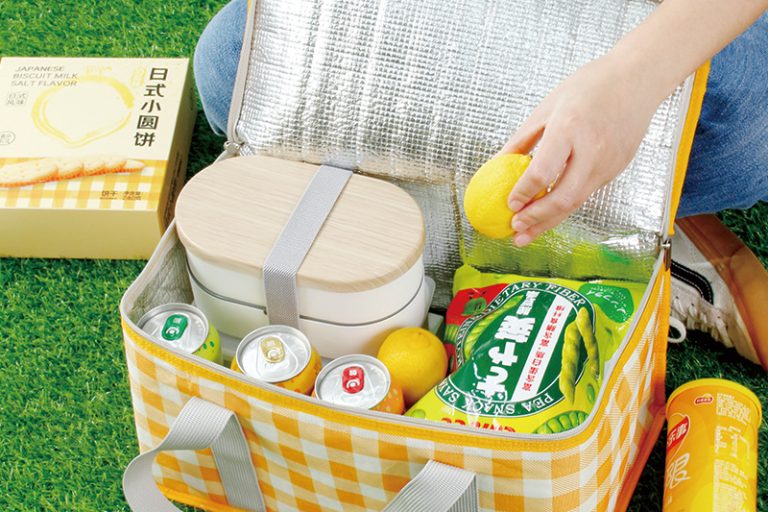 Design your dream picnic with custom bags (2)