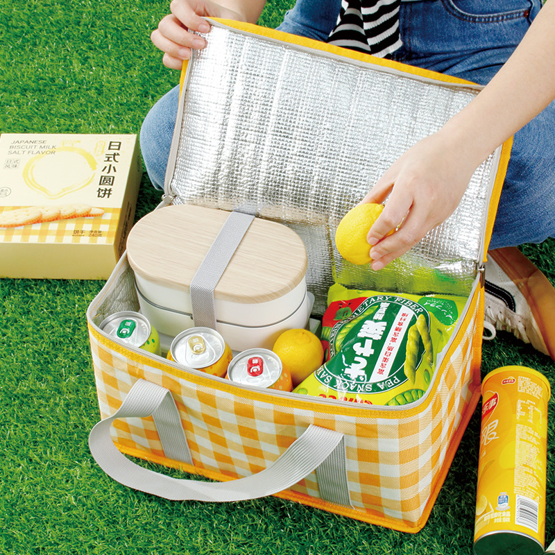 Design your dream picnic with custom bags (2)