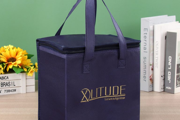 Elevate customer experience with custom food delivery bags (1)