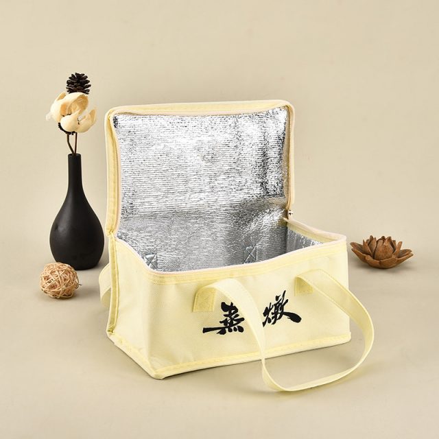 Elevate your delivery game with custom food delivery bags (4)