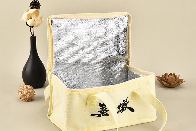 Elevate your delivery game with custom food delivery bags (4)