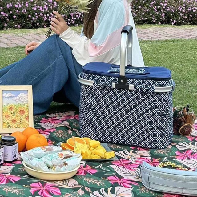 Elevate your picnic style with customized bags (7)