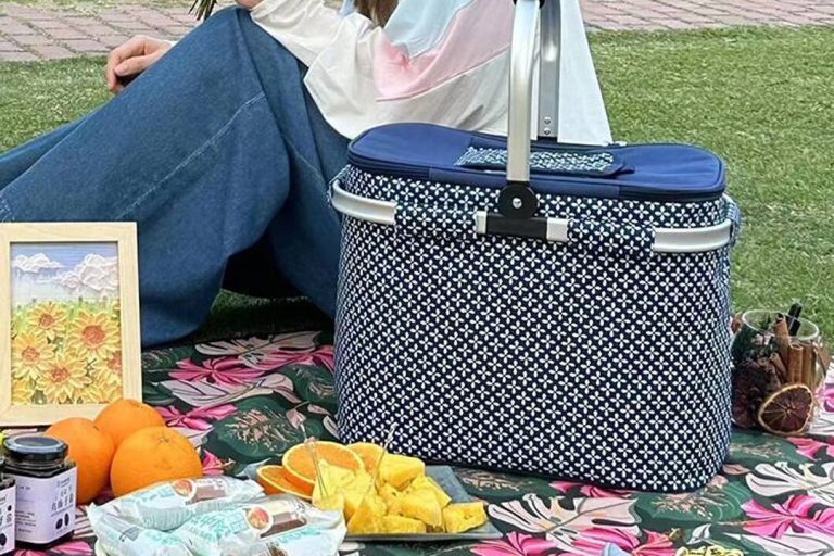 Elevate your picnic style with customized bags (7)