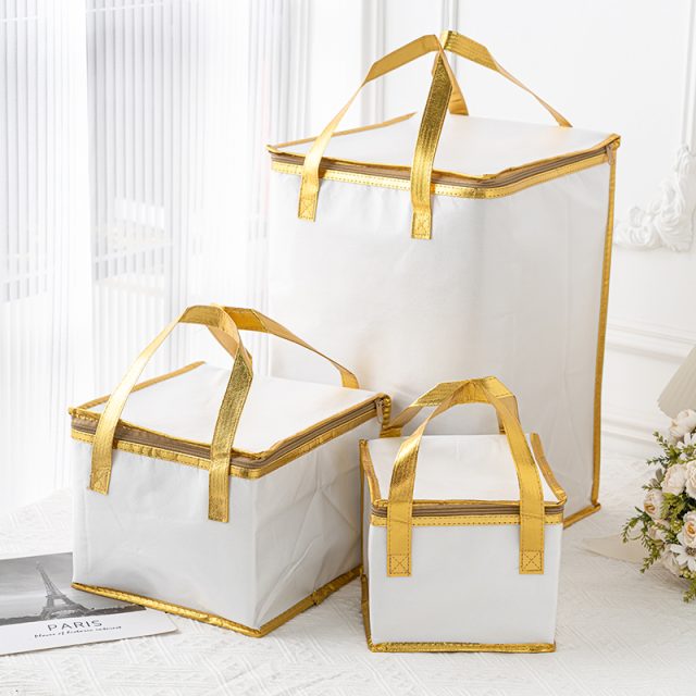 Go beyond ordinary with custom food delivery bags (7)