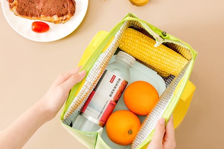 Make a splash at lunchtime with customized bags (2)