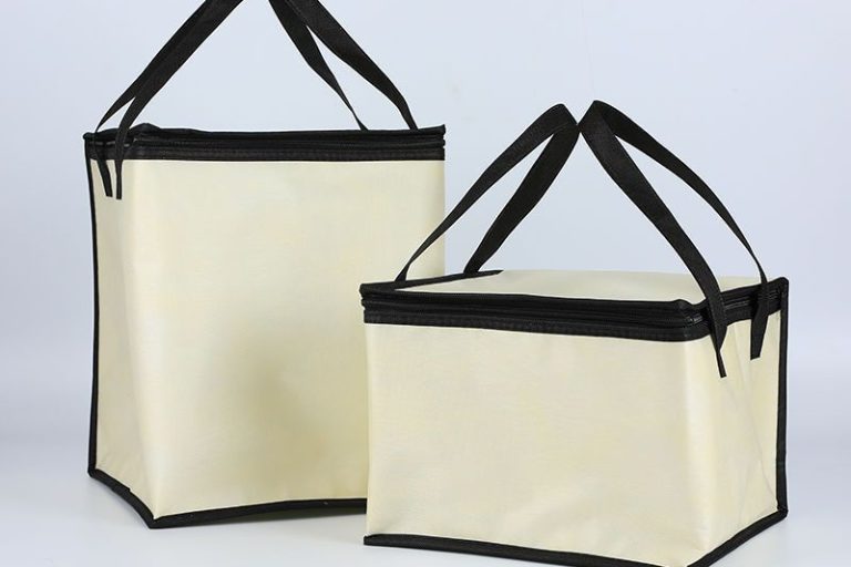 Make a statement with wholesale food delivery bags (1)