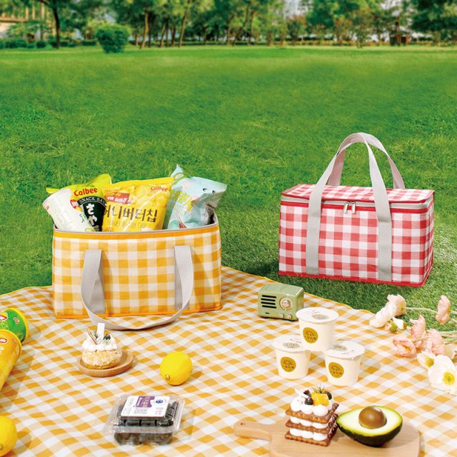Make every picnic memorable with custom bags (2)