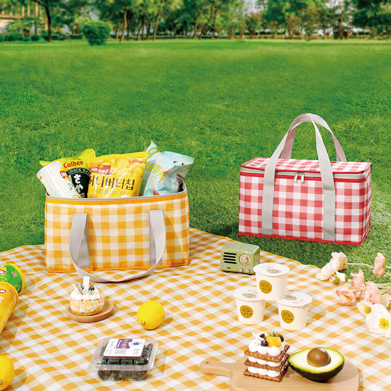Make every picnic memorable with custom bags (2)
