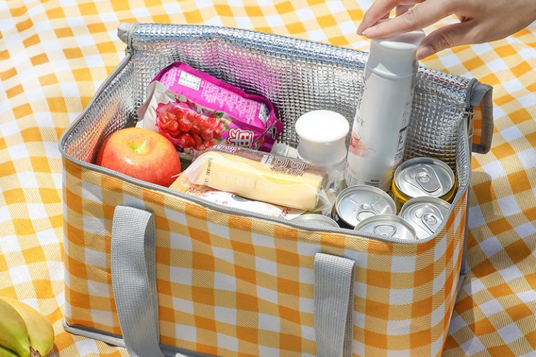 Personalize your picnic style with custom bags (6)