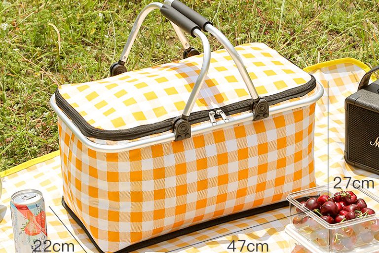 Personalize your picnics with customized bags (2)