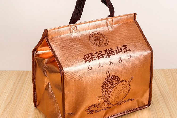 Put your brand in the spotlight with custom food delivery bags (3)
