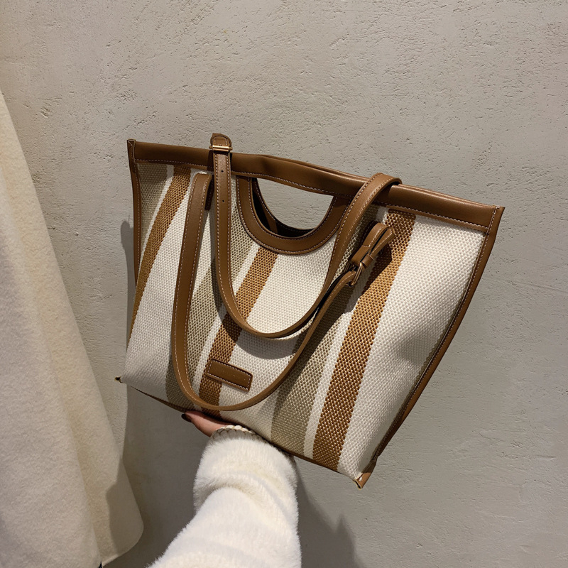 Trendy wholesale tote bags perfect for retailers (6)