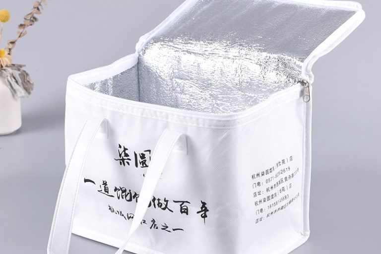 Unleash your creativity with custom cooler bags (1)
