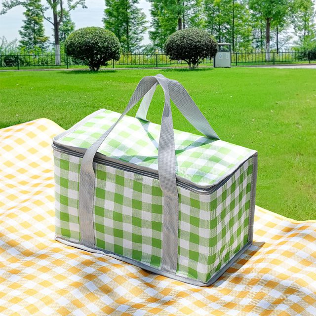 Wholesale picnic bags essential gear for outdoor retailers (7)